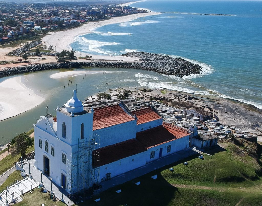 Igreja de Nossa Senhora de Nazareth and Itauna Beach