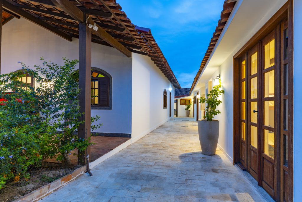 Main casa and outside rooms