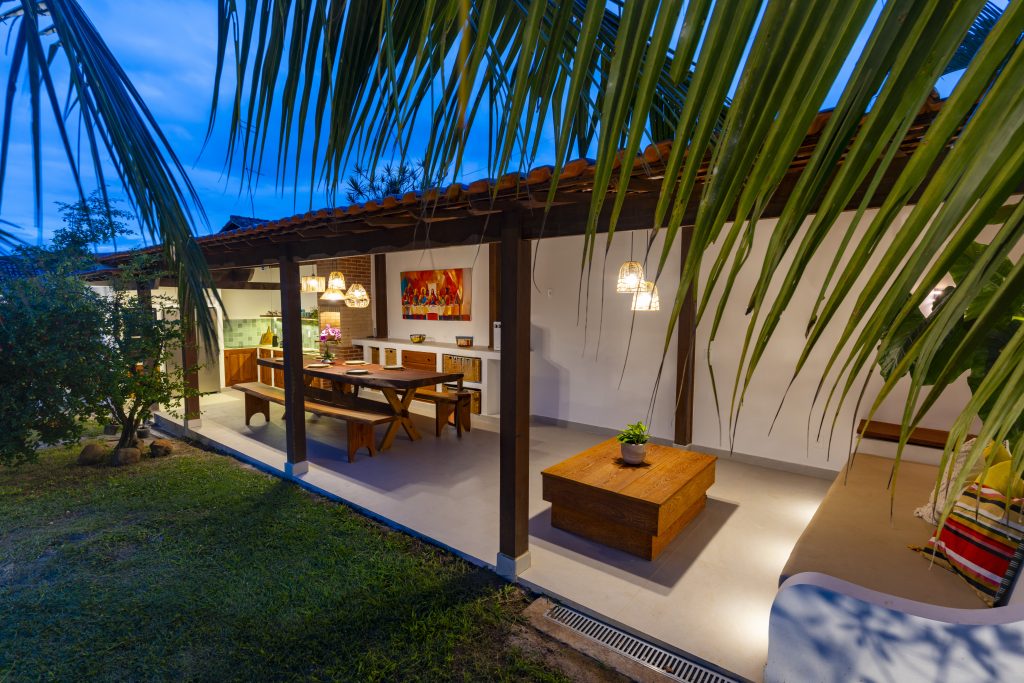 Outside Dining and lounge